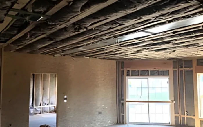 Exposed ceiling with wooden beams